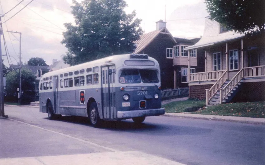 Autobus Marque GM - Modèle Old-Look - 1957