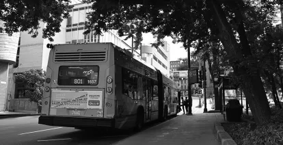 Autobus en noir et blanc