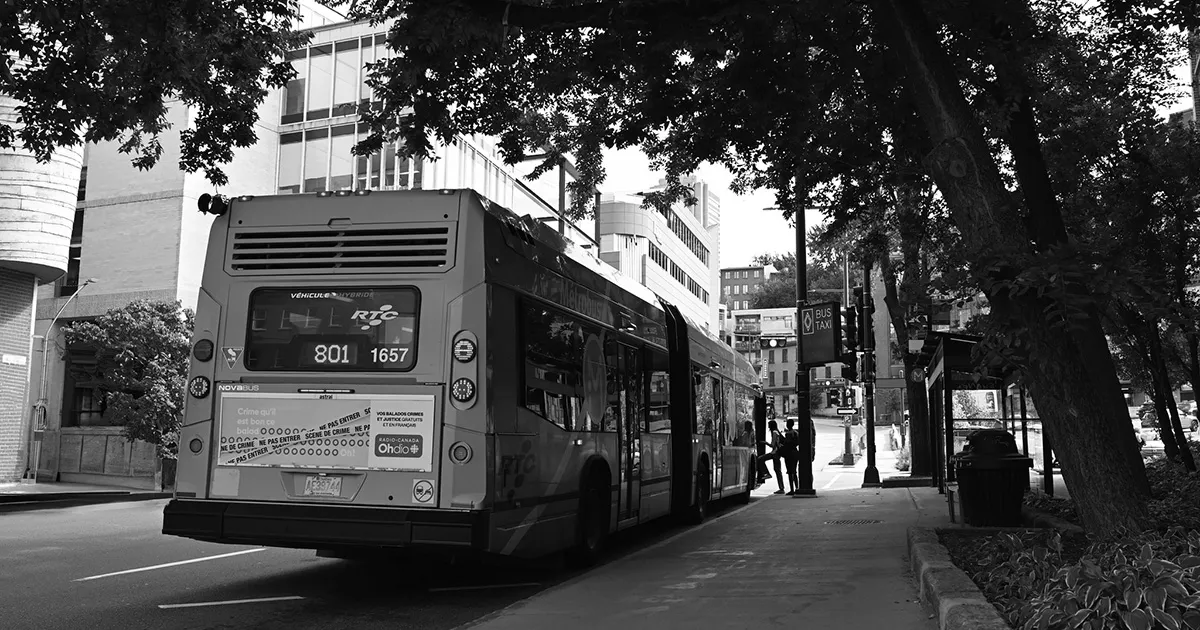 Autobus en noir et blanc
